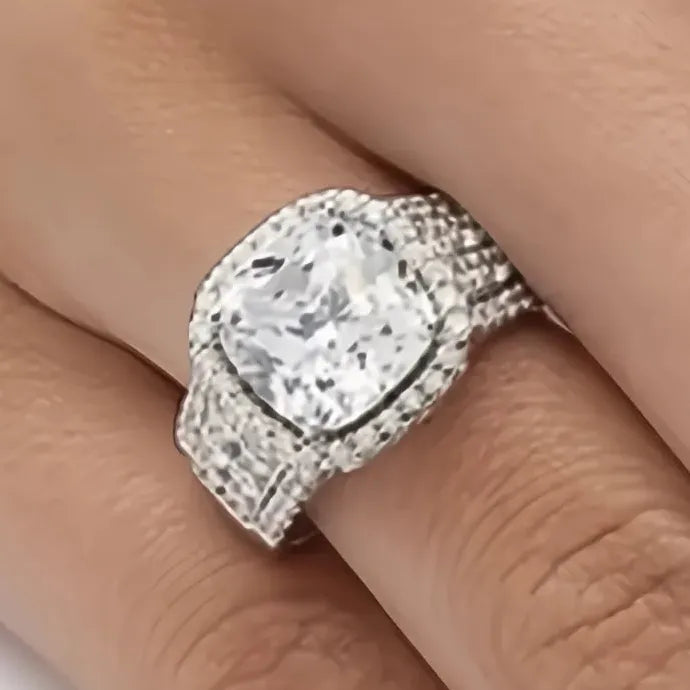 Elegant Cushion Cut Cubic Zirconia Brass Silver Wedding Ring for Women