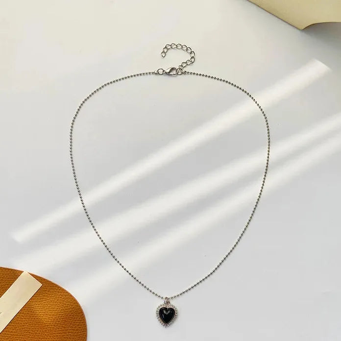 Kpop Black Heart Pendant Necklace Zinc Alloy Short Chain for Women