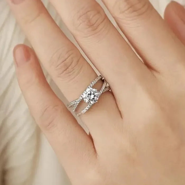 Luxury Silver Zinc Alloy Cushion Engagement Wedding Ring for Women with CZ Stones