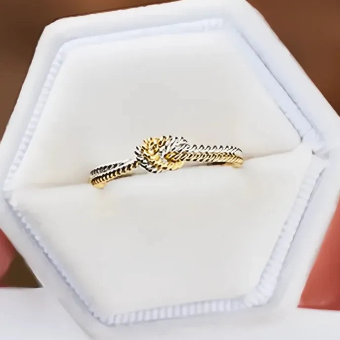 Two-Tone Twisted Brass Ring for Women, Geometric Lines, Daily Wear Jewelry