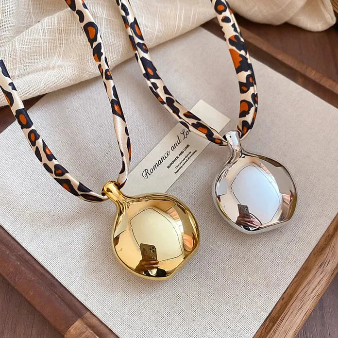 Leopard Print Wooden Jug Pendant Necklace for Women Zinc Alloy Gift