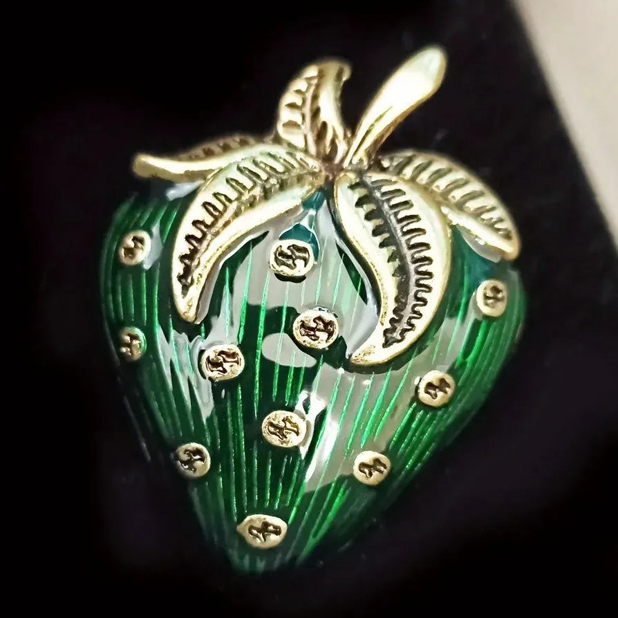 Luxury Strawberry Brooch Elegant Classic Jewelry Gift for Men Women