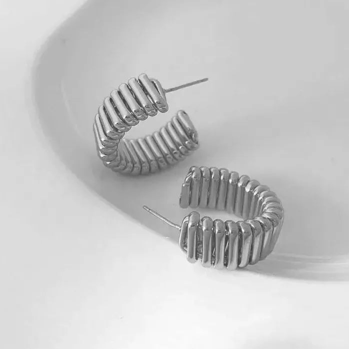 Modern Gold Metal Twisted Circle Hoop Earrings 2024 Trend Jewelry for Women
