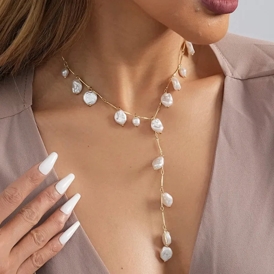 Vintage Irregular Pearl Pendant Necklace for Women Zinc Alloy