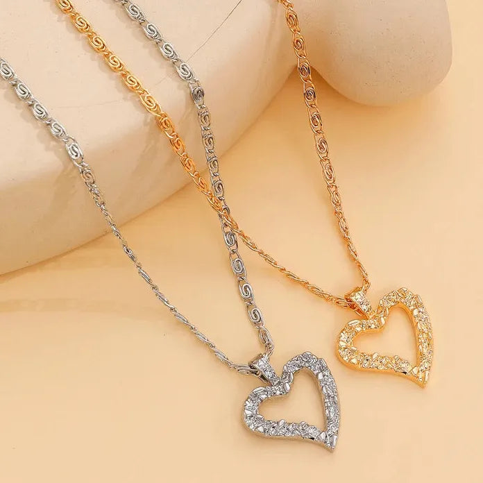 Vintage Wrinkled Heart Pendant Necklace for Women with Zinc Alloy Chain