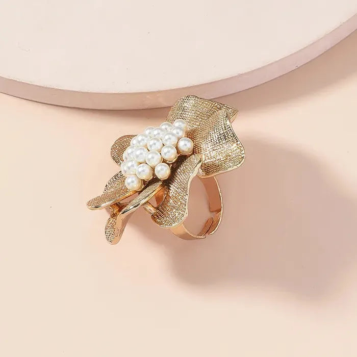 Vintage Adjustable Gold Pearl Flower Ring for Women Elegant Jewelry Gift