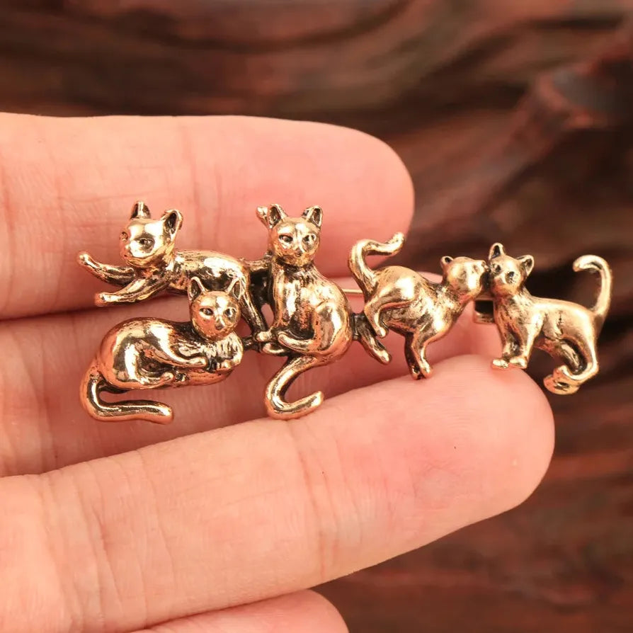 Vintage Luxury Cat Brooch Pin Elegant Classic Style Accessory for Women