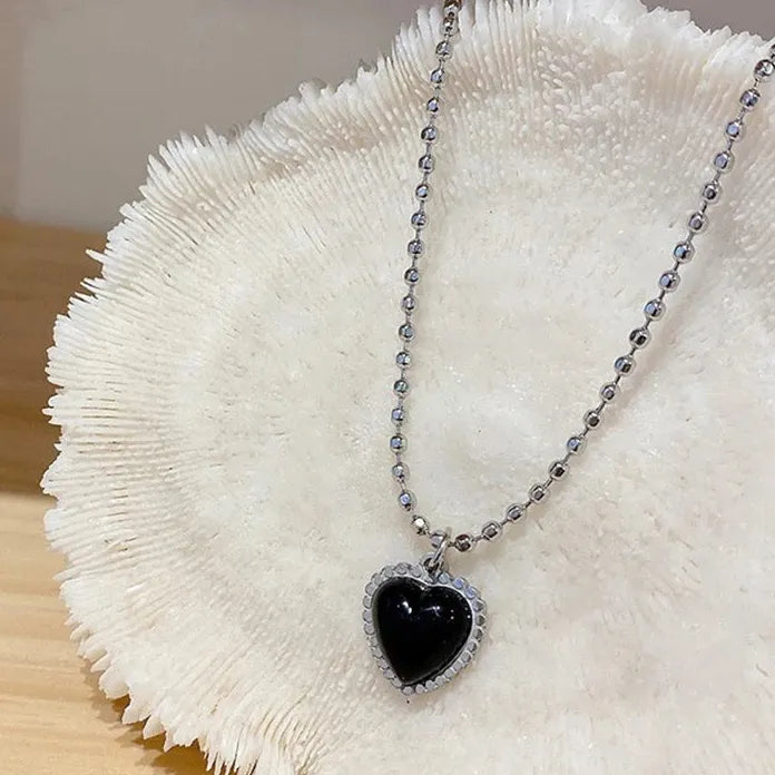 Kpop Black Heart Pendant Necklace Zinc Alloy Short Chain for Women