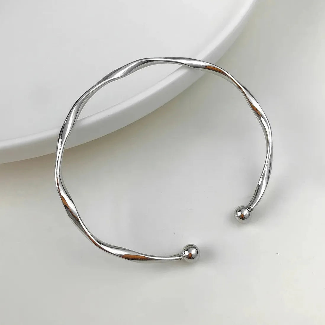 Golden Minimalist Twisted Cuff Bracelet for Women 2023 Gift Jewelry