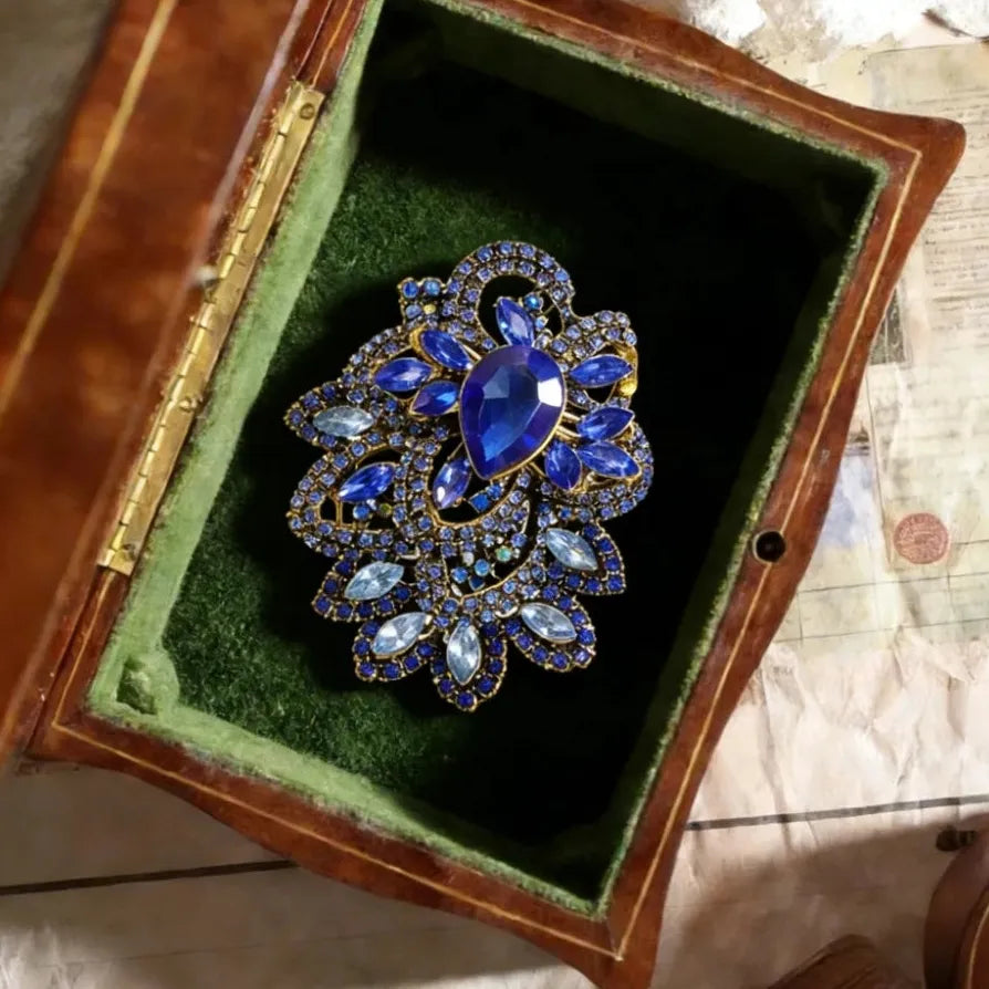 Floral Openwork Classic Brooch Wedding Gift for Women and Men