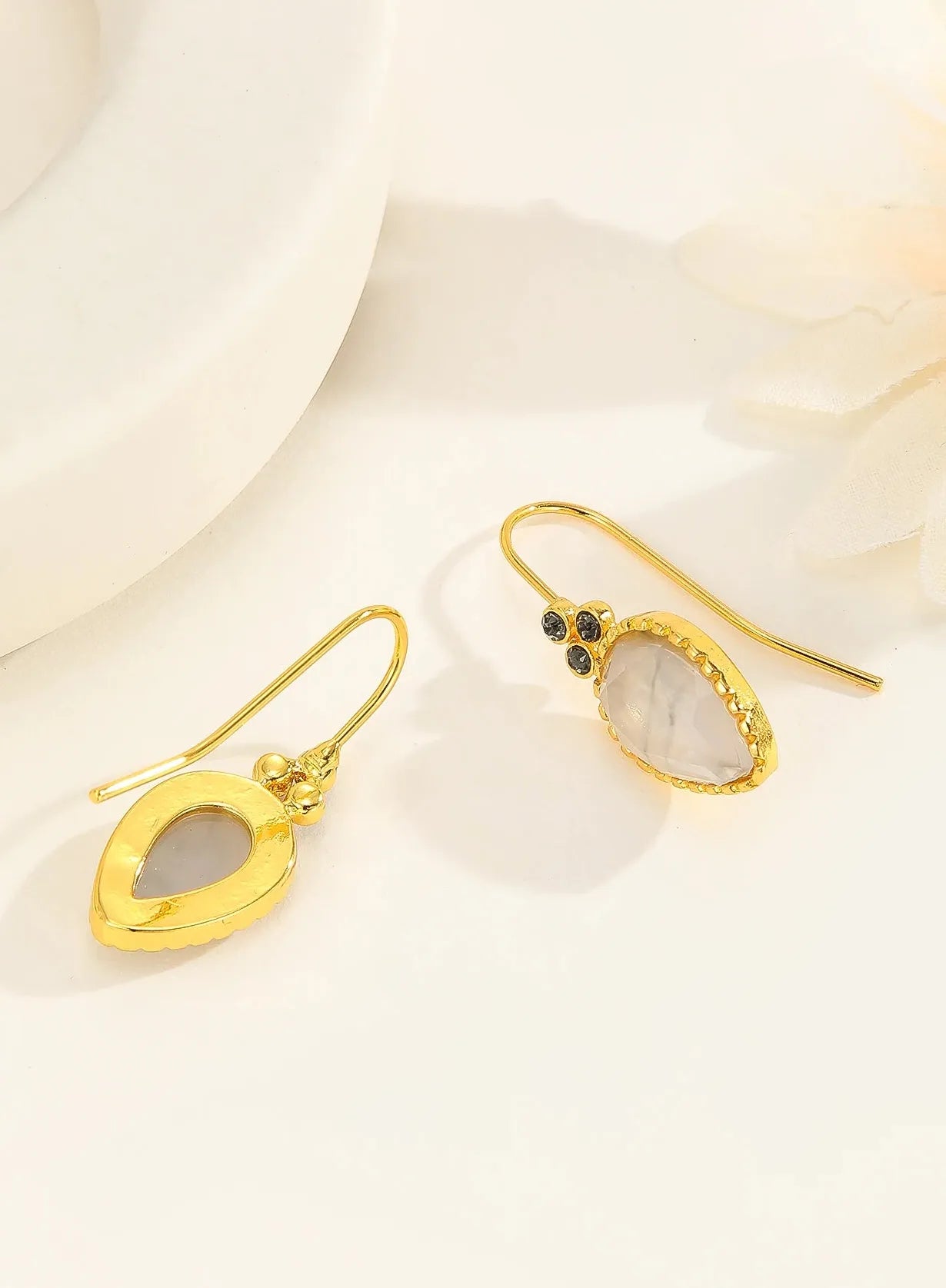 Golden Water Drop Earrings Women’s Simple Exquisite Zinc Alloy Glass Jewelry