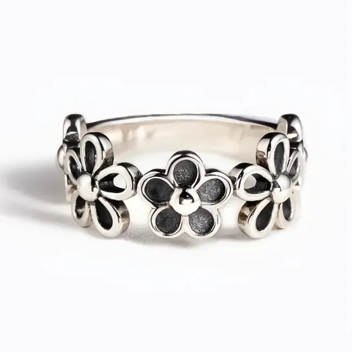 Women’s Black Hollowed-Out Flower Zinc Alloy Ring Trendy Party Jewelry