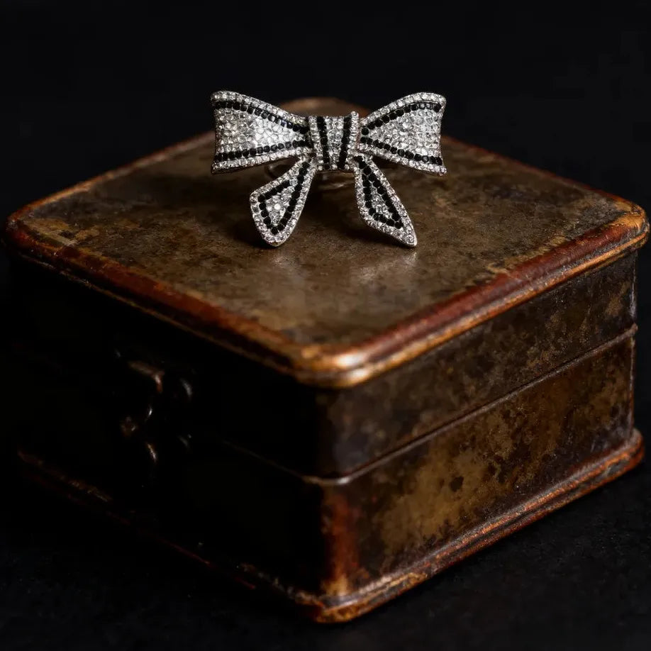 Luxury Bow Brooch Pin for Men and Women Elegant Gift Accessory
