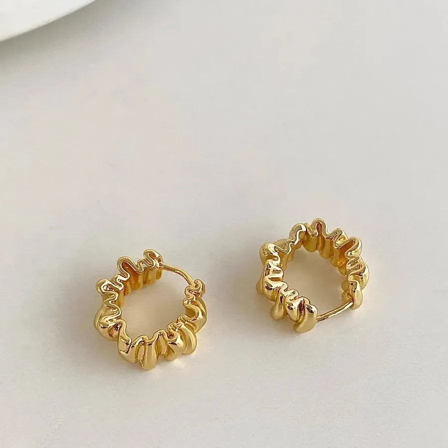 Modern Gold Metal Twisted Circle Hoop Earrings 2024 Trend Jewelry for Women