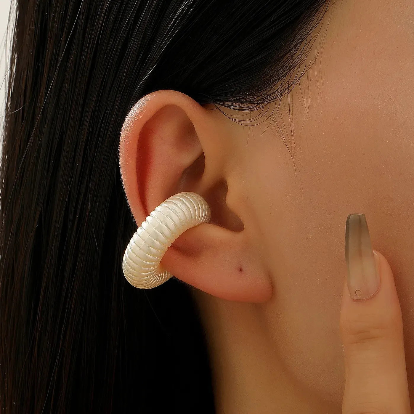 Retro Pearl White Striped Geometric Ear Clip C-Shaped Ear Cuff for Women