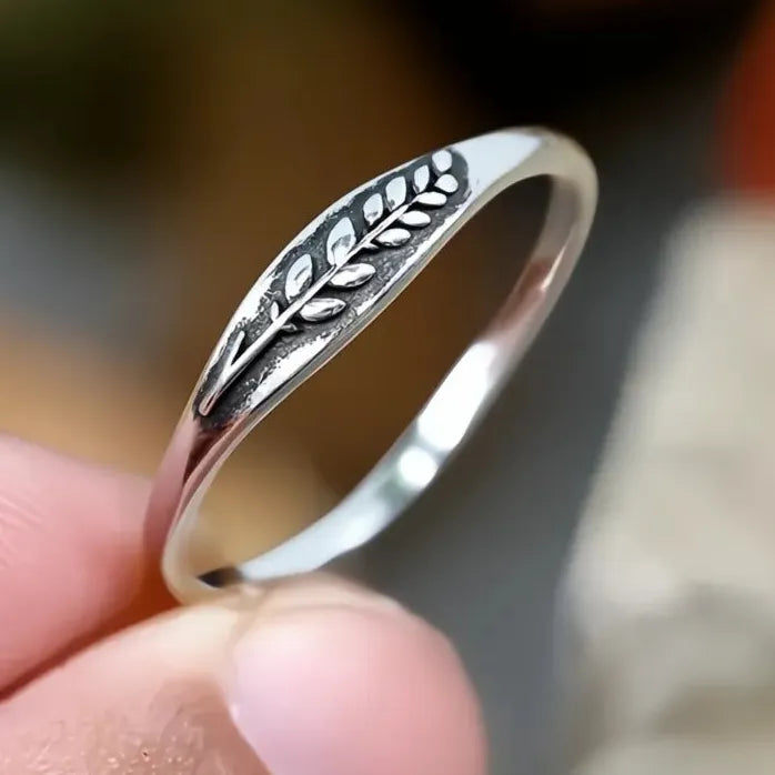 Vintage Leaf Pattern Zinc Alloy Ring for Women Stylish Party Jewelry