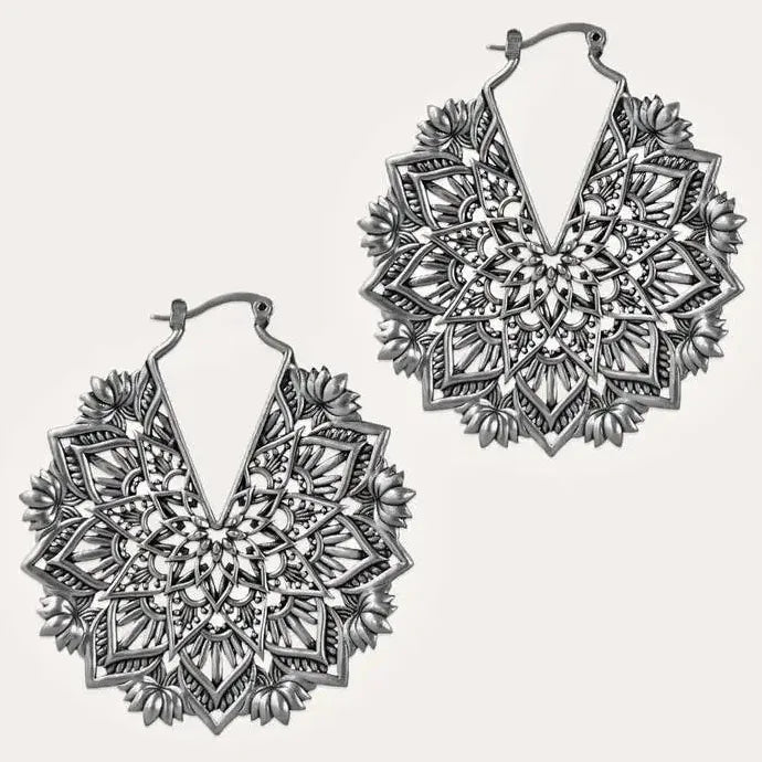 Retro Metal Hollow Flower Drop Earrings Bohemian Aristocratic Zinc Alloy Jewelry