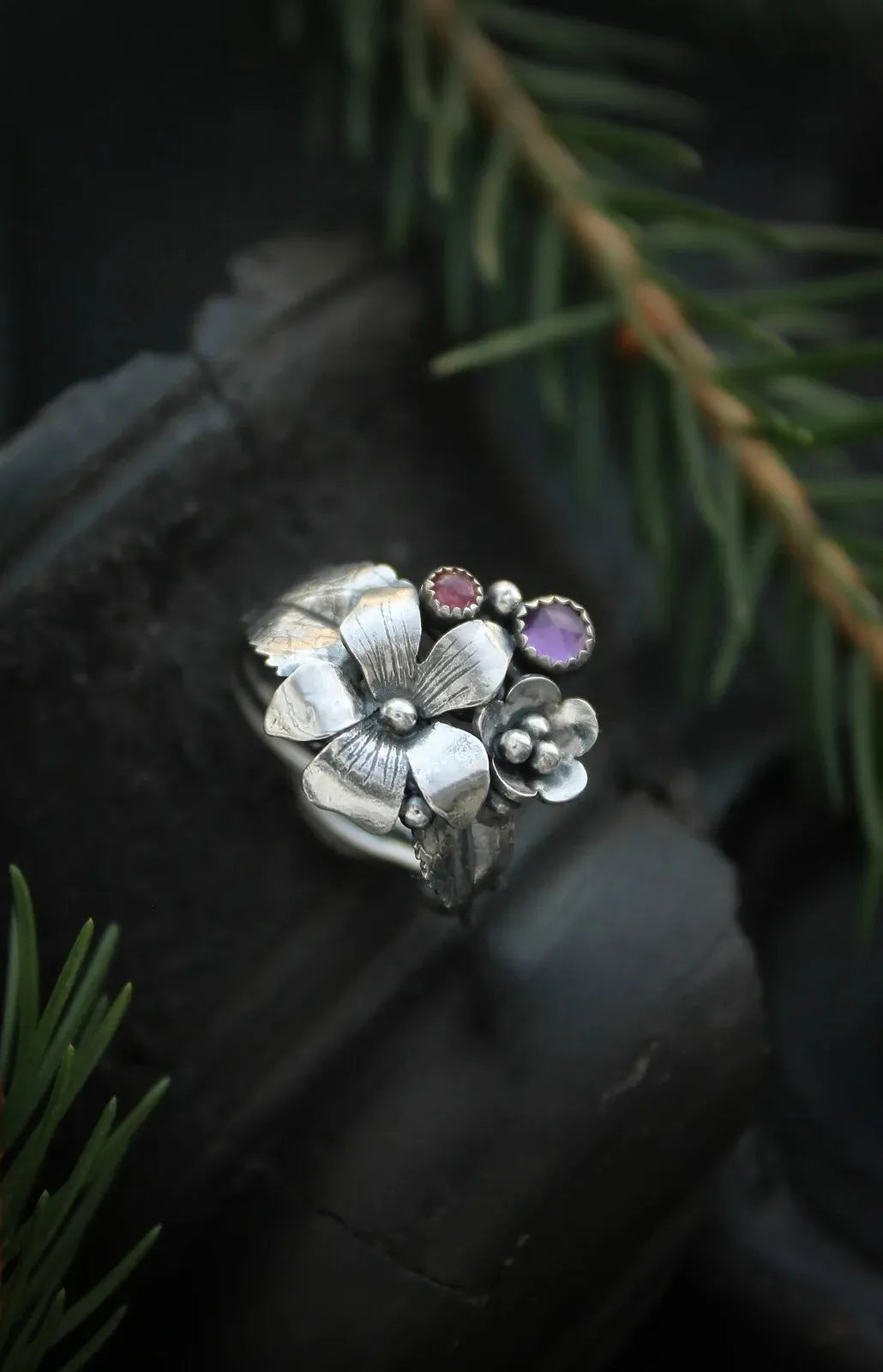 Retro Plant Shaped Rhinestone Flower Ring for Women Zinc Alloy Jewelry