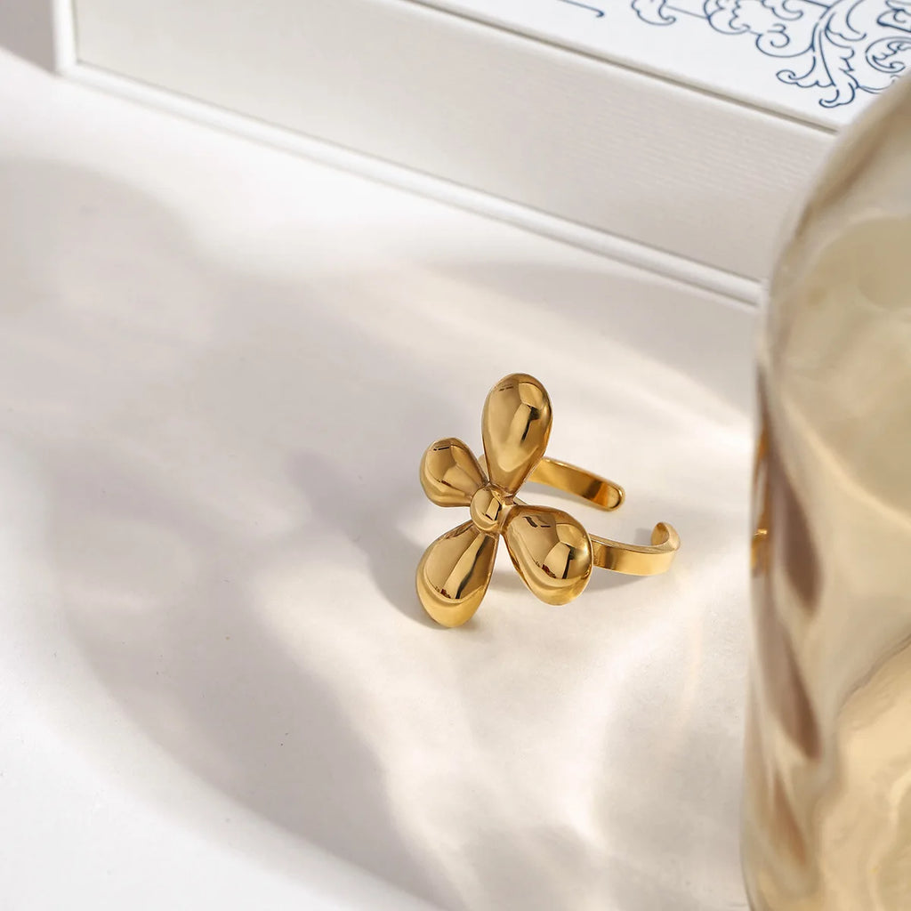 Stainless Steel Chunky Flower Wedding Ring Hypoallergenic Waterproof Petal Jewelry