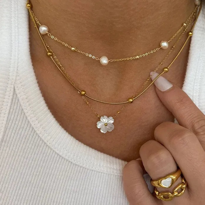 Vintage Gold Flower Pendant Necklace for Women Stainless Steel Heart Chain