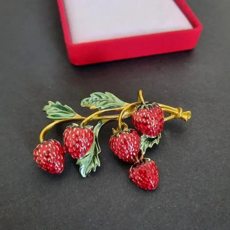 Luxury Strawberry Classic Brooch Gift for Men & Women Elegant Style