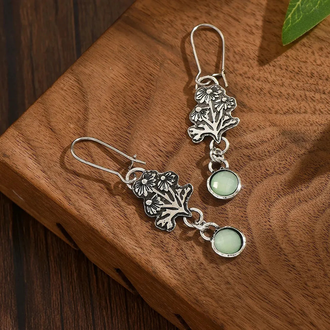 Vintage Silver Oval Green Stone Dangle Earrings Ethnic Metal Carving Jewelry for Women