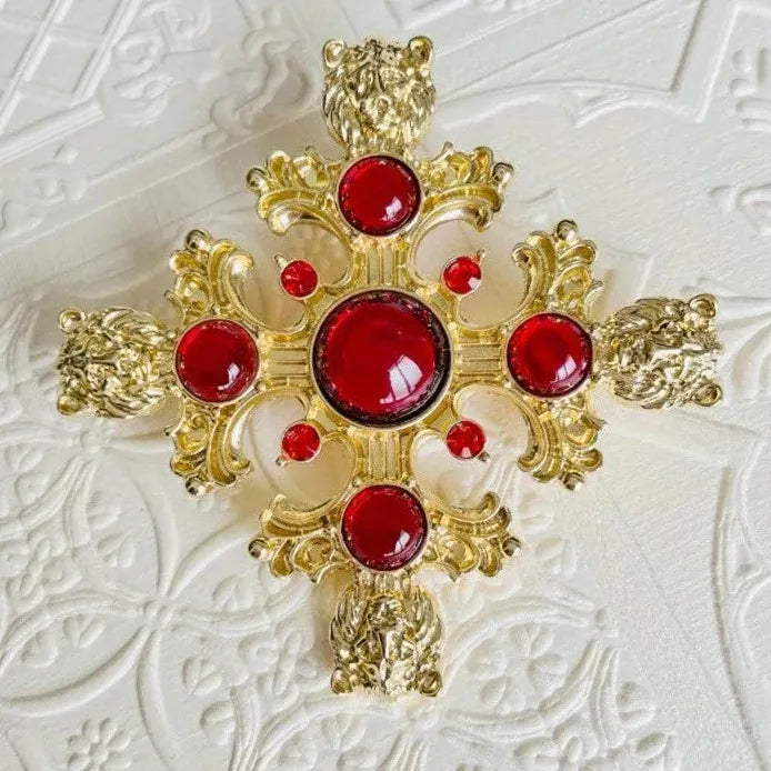 Vintage Gold-Plated Lion Head Rhinestone Brooch Pin for Women Accessories