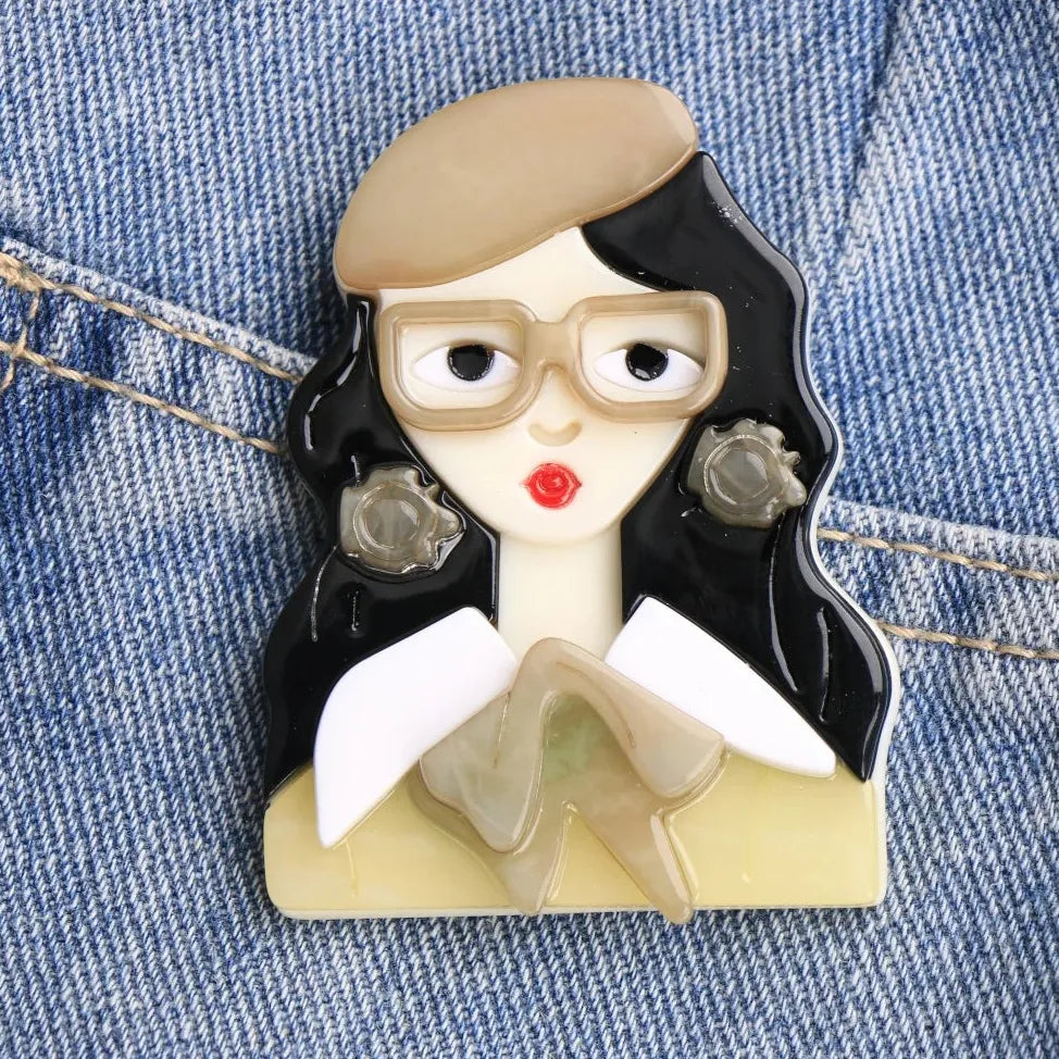 Delicate Acrylic Eye Brooch Pin for Women Classic Fashion Accessory