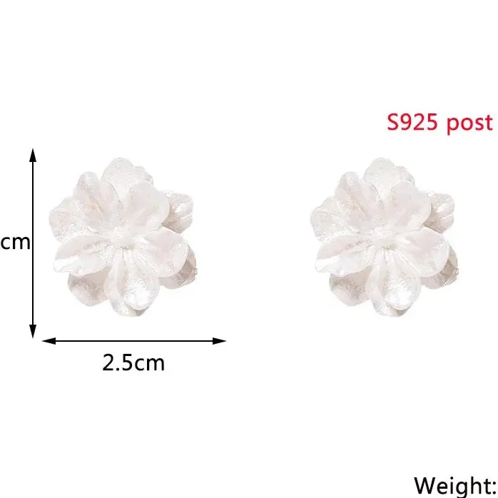 White Flower Acrylic Stud Earrings for Women Japanese Floral Jewelry 2023