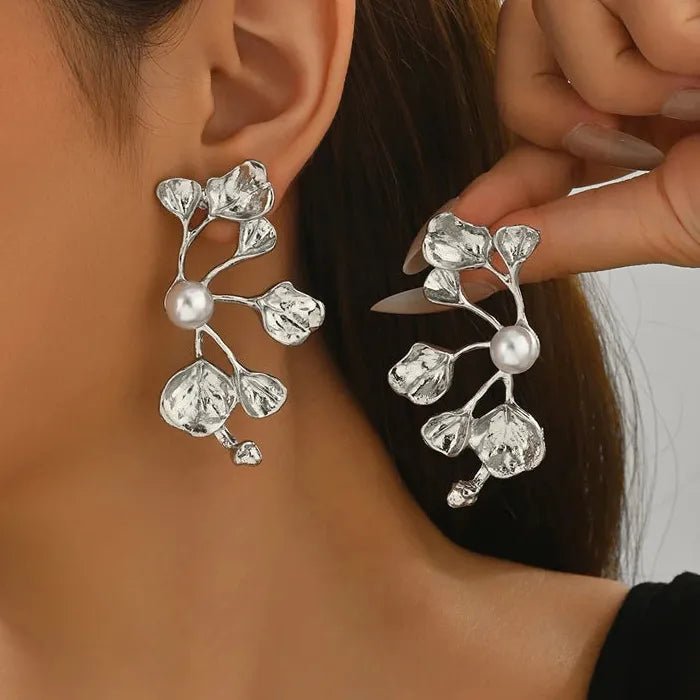 Vintage Pearl Leaf Drop Earrings for Women Zinc Alloy Jewelry Gift 2025