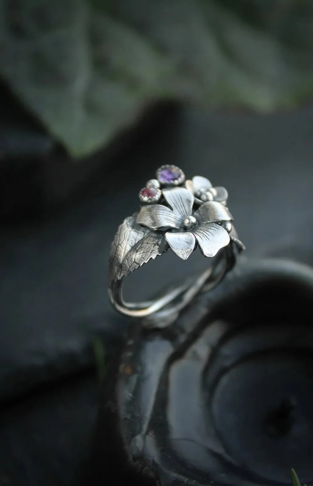 Retro Plant Shaped Rhinestone Flower Ring for Women Zinc Alloy Jewelry