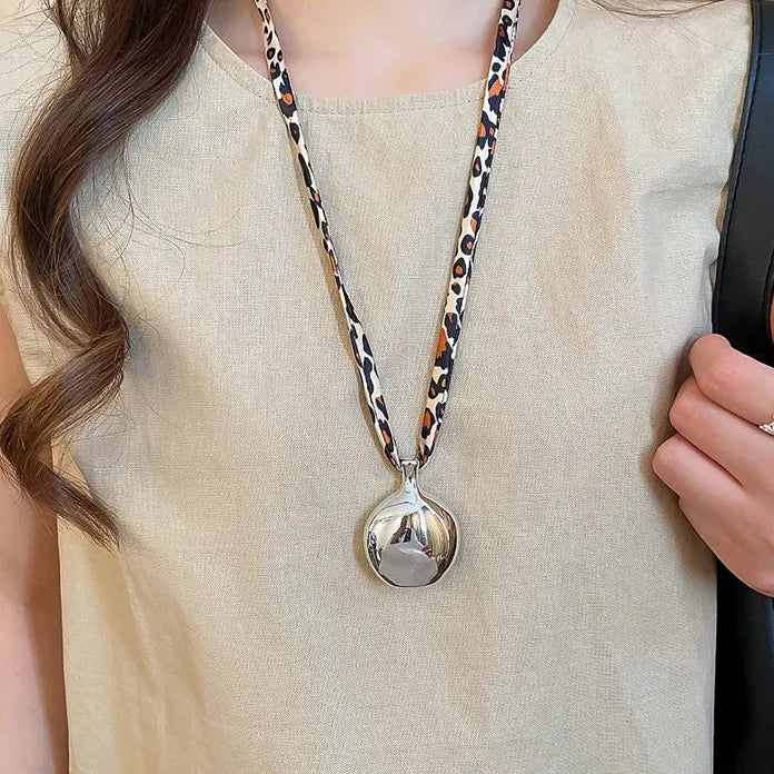 Leopard Print Wooden Jug Pendant Necklace for Women Zinc Alloy Gift