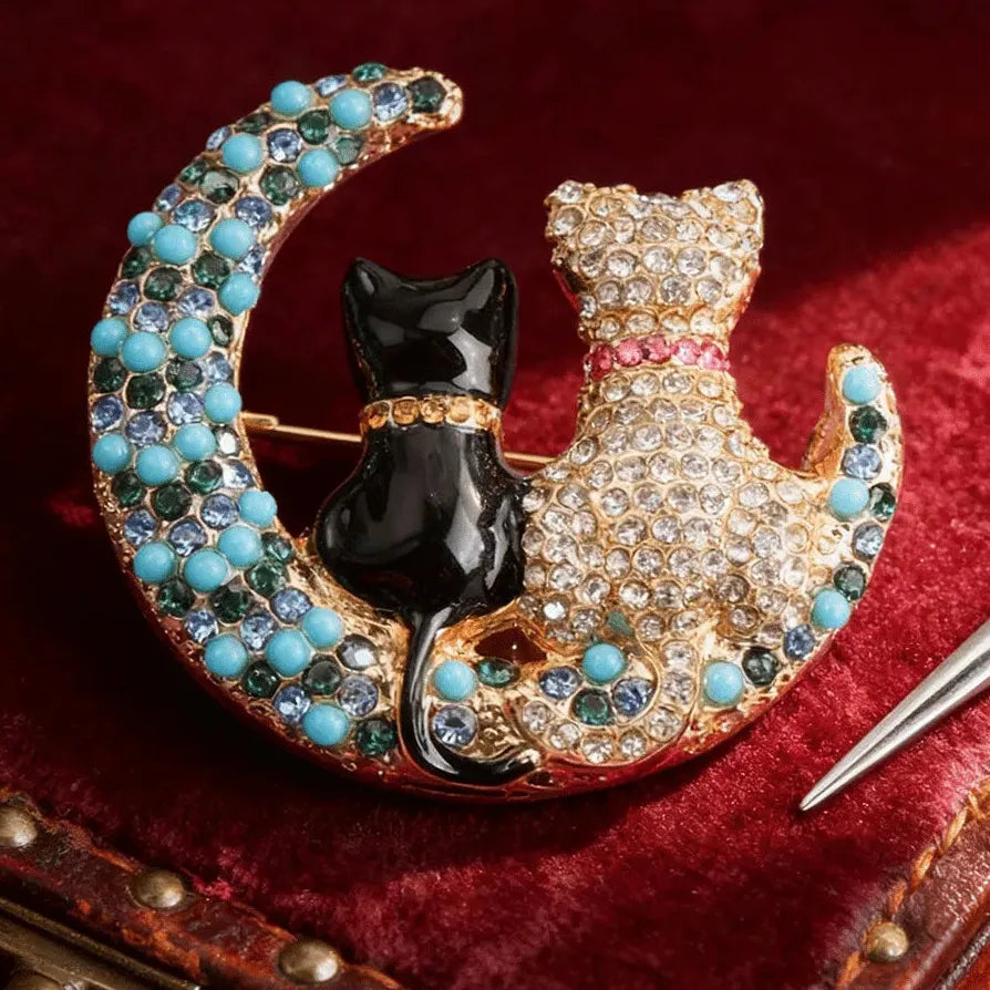Luxury Cat Brooch for Men and Women Elegant Gift Accessory
