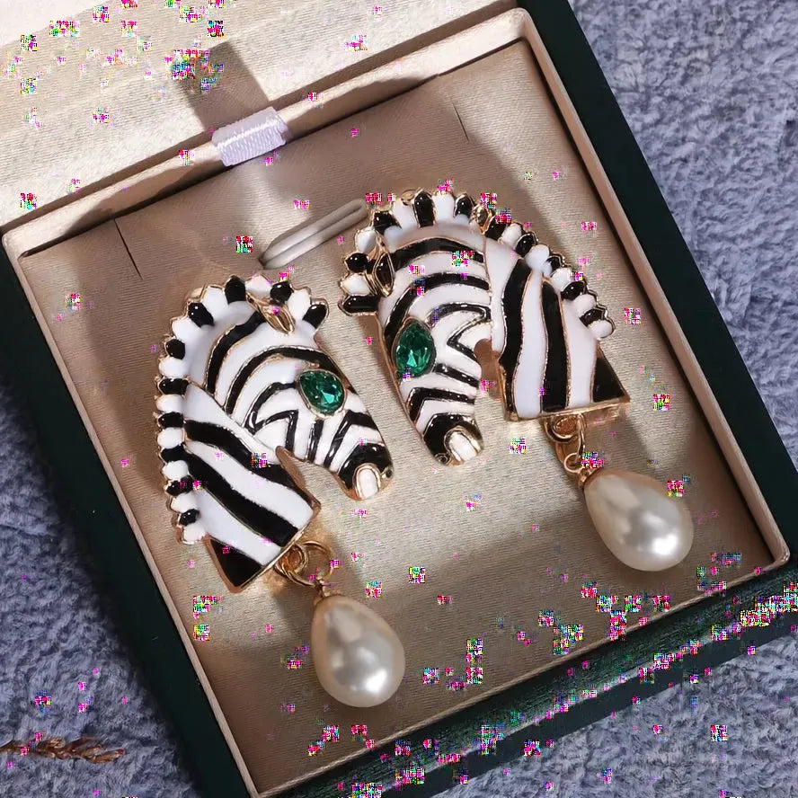 Zebra Head Drop Earrings for Women Black White Zinc Alloy Pearl Jewelry Fashion