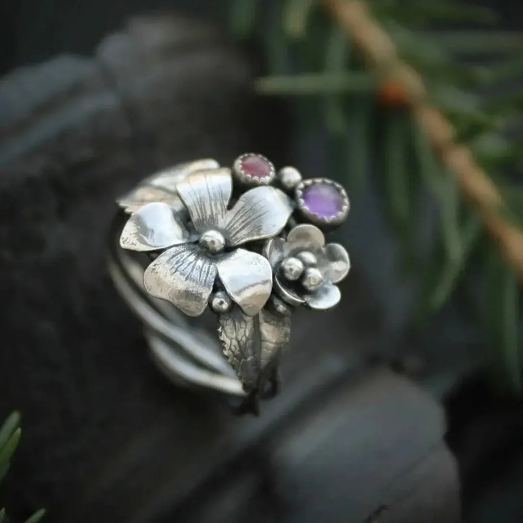 Retro Plant Shaped Rhinestone Flower Ring for Women Zinc Alloy Jewelry