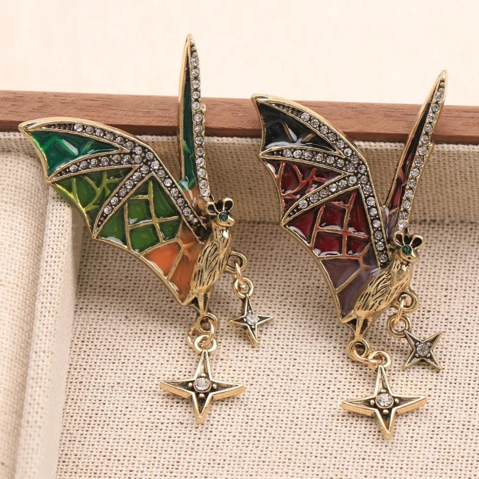 Classic Bat-Shaped Enamel Brooch Elegant Gift for Men & Women