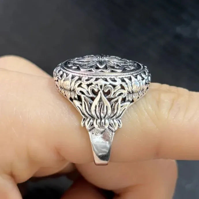 2025 Vintage Men’s Business Ring Zinc Alloy Lotus Hollow Court Style Jewelry