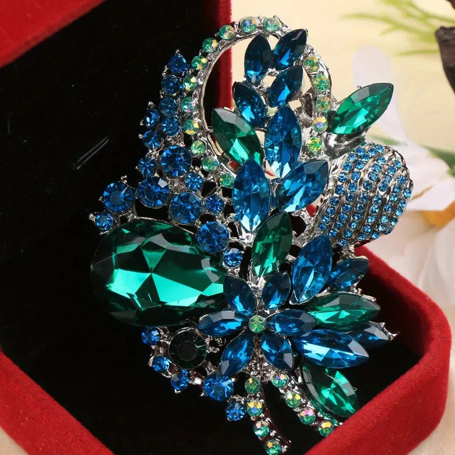 Luxury Openwork Floral Brooch Classic Gift for Men & Women
