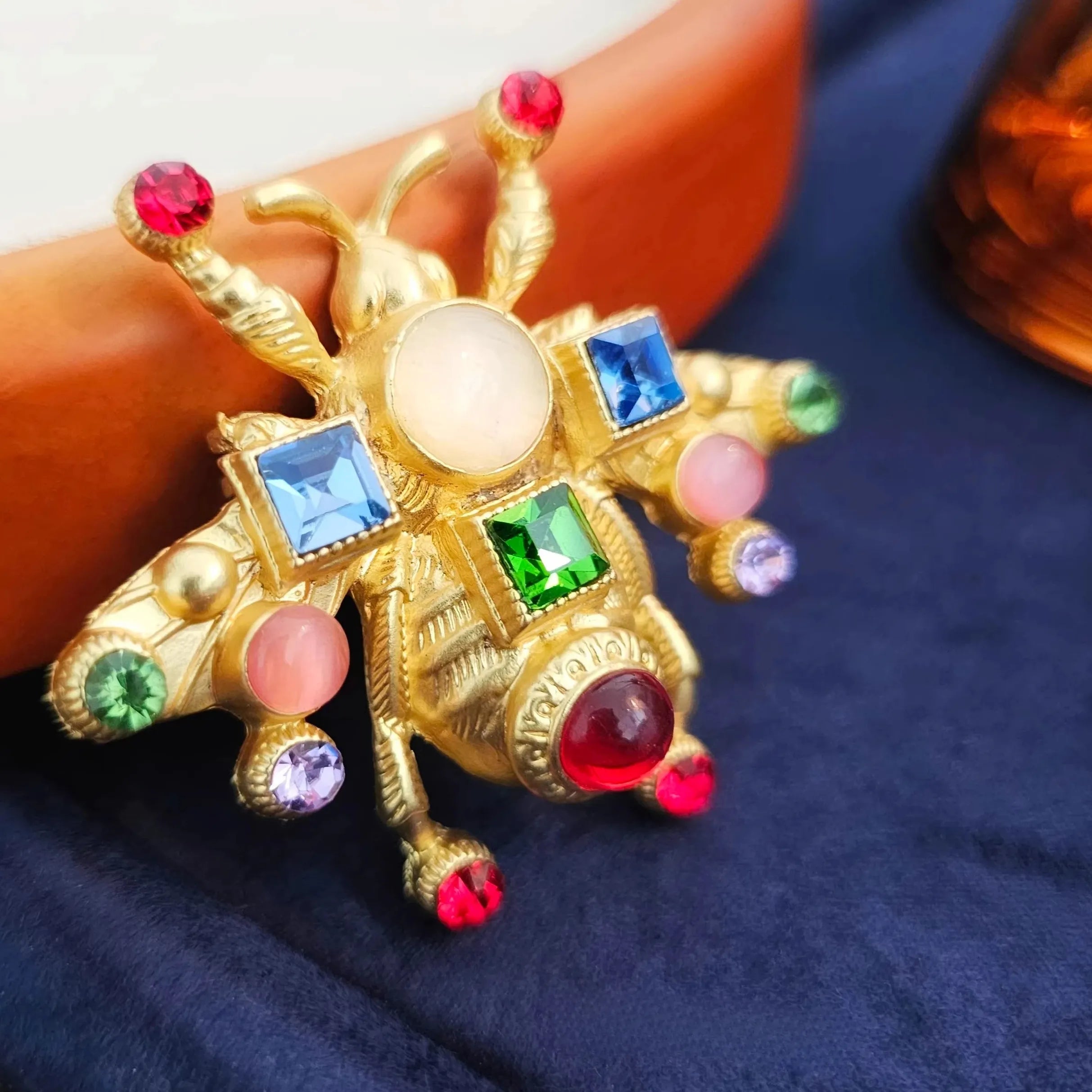 Classic Luxury Bee Brooch Insect Jewelry Gift for Women Men