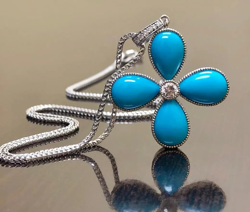 Fashionable Clover Pendant Necklace for Women Silver Plated Zinc Alloy Chain