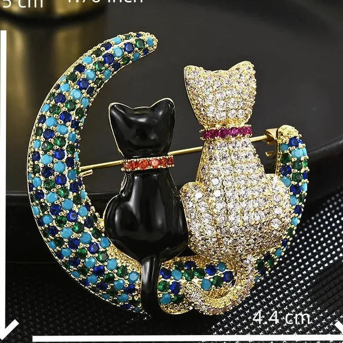 Luxury Cat Brooch for Men and Women Elegant Gift Accessory