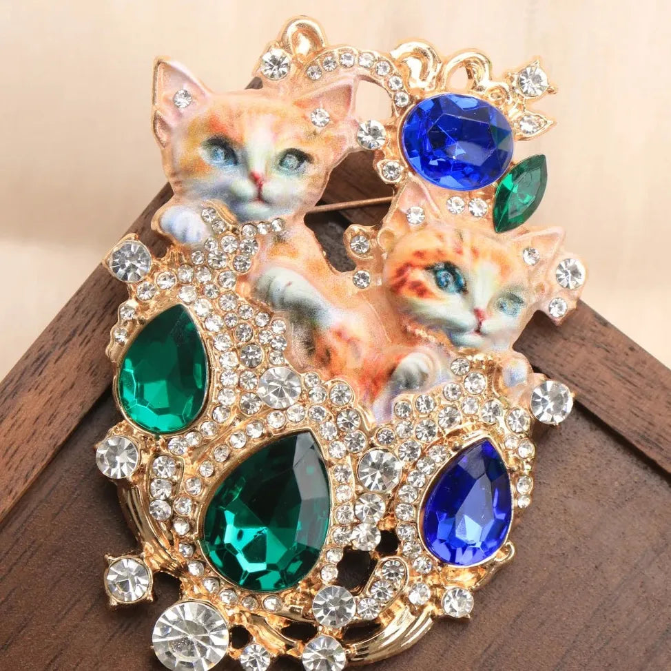 Elegant Vintage Cat Brooch for Women Fashion Accessory Gift