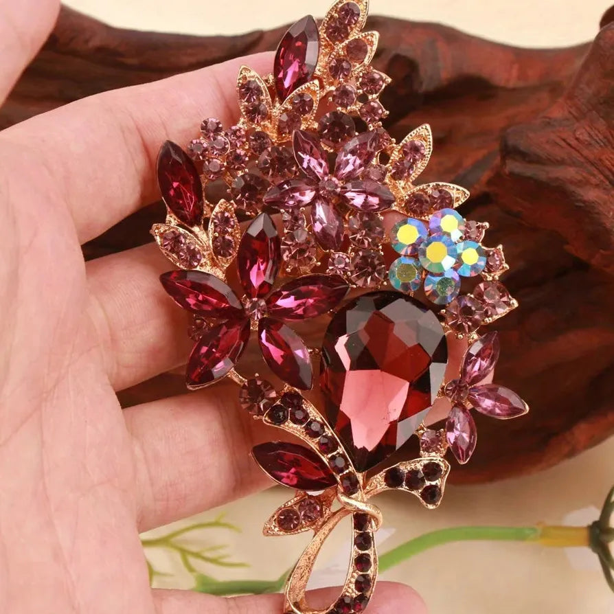 Luxury Floral Openwork Brooch Classic Style Gift for Men and Women