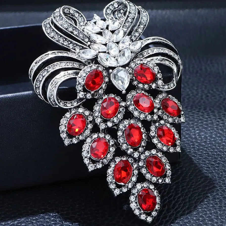 Classic Openwork Grape Fruit Brooch Jewelry for Men and Women