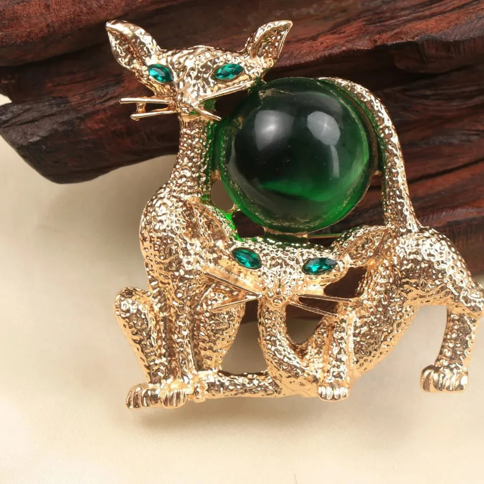 Vintage Cat Brooch Classic Jewelry Gift for Men and Women
