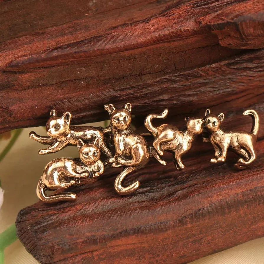 Vintage Luxury Cat Brooch Pin Elegant Classic Style Accessory for Women