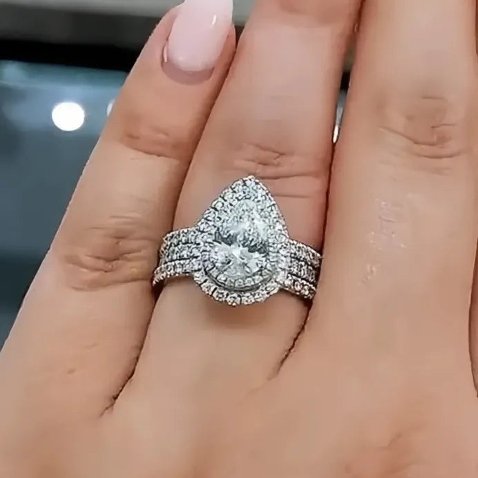 Luxury 3-Piece Women's Engagement Ring Set with Water Drop Zirconia Bands