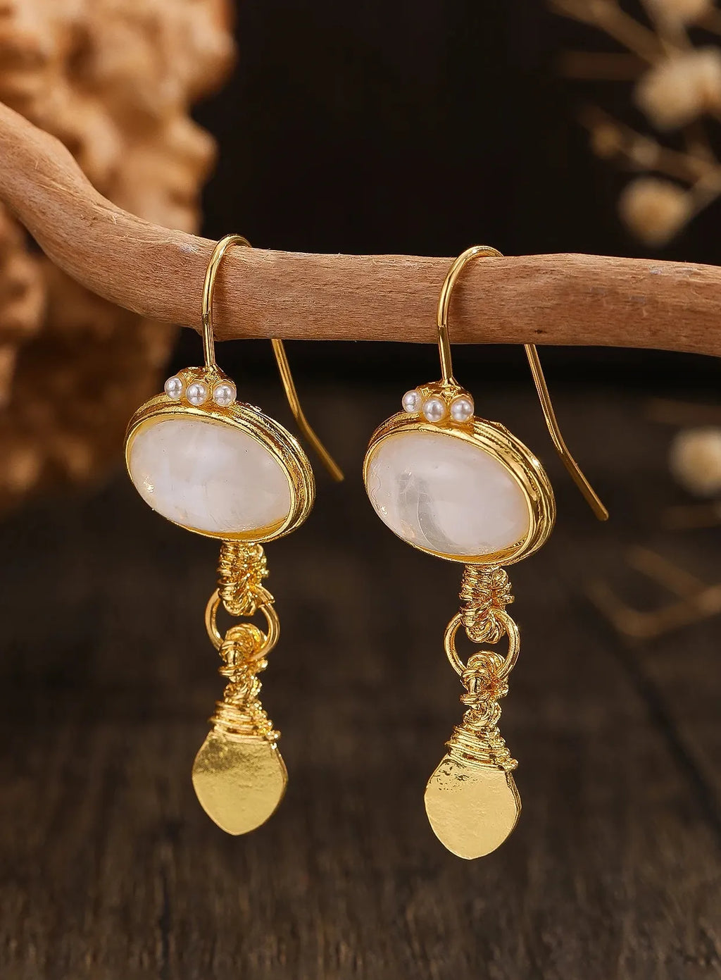 Flower Shaped White Pearl Drop Earrings Zinc Alloy Bridal Engagement Jewelry