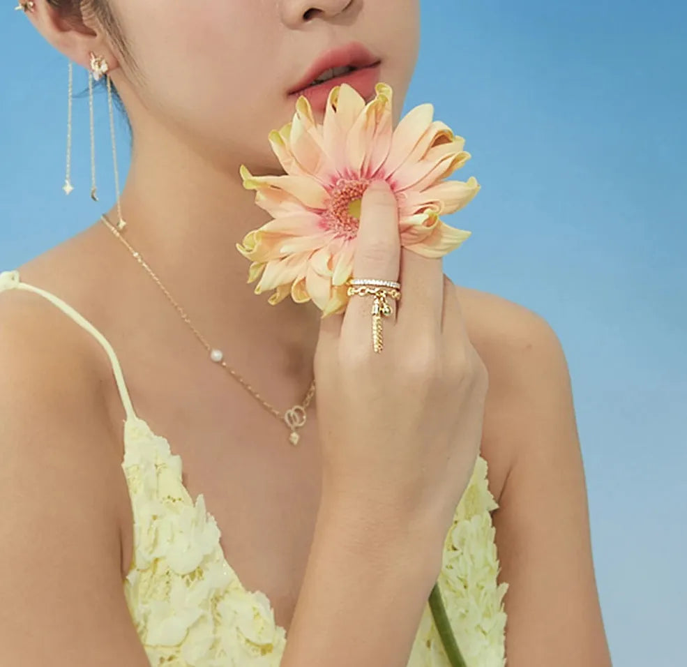 Gold-Color Adjustable Tassel Ring with Rhinestones Zinc Alloy Jewelry Gift