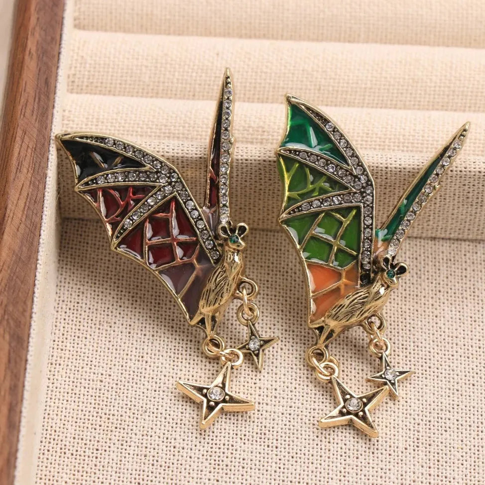 Classic Bat-Shaped Enamel Brooch Elegant Gift for Men & Women